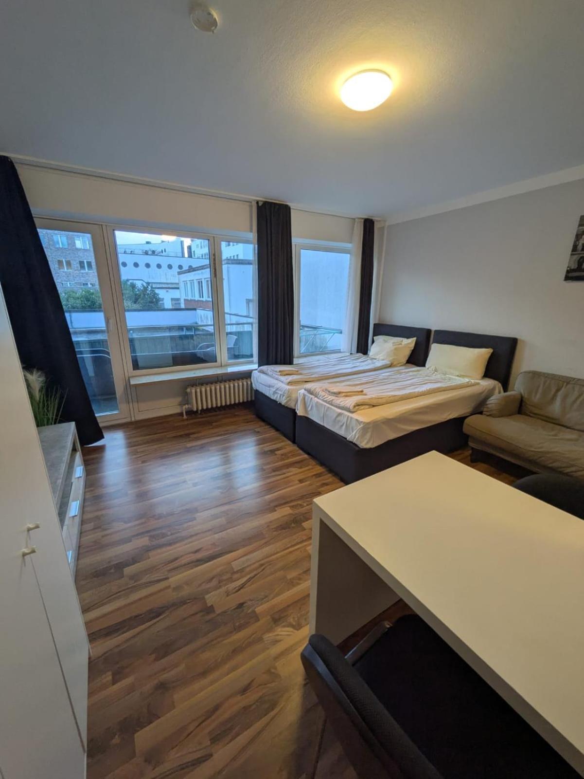 1,5-Zimmer Apartment Mit Balkon Am Hauptbahnhof Neumuenster Luaran gambar