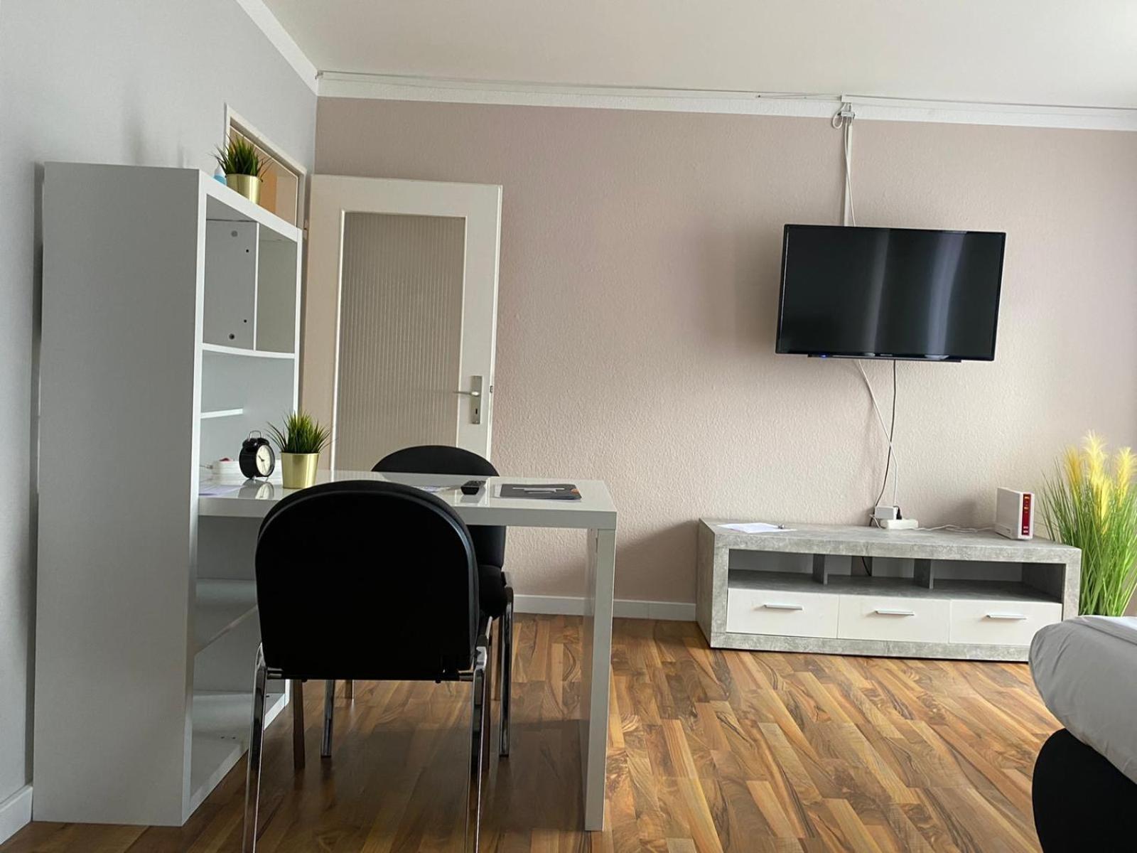1,5-Zimmer Apartment Mit Balkon Am Hauptbahnhof Neumuenster Luaran gambar
