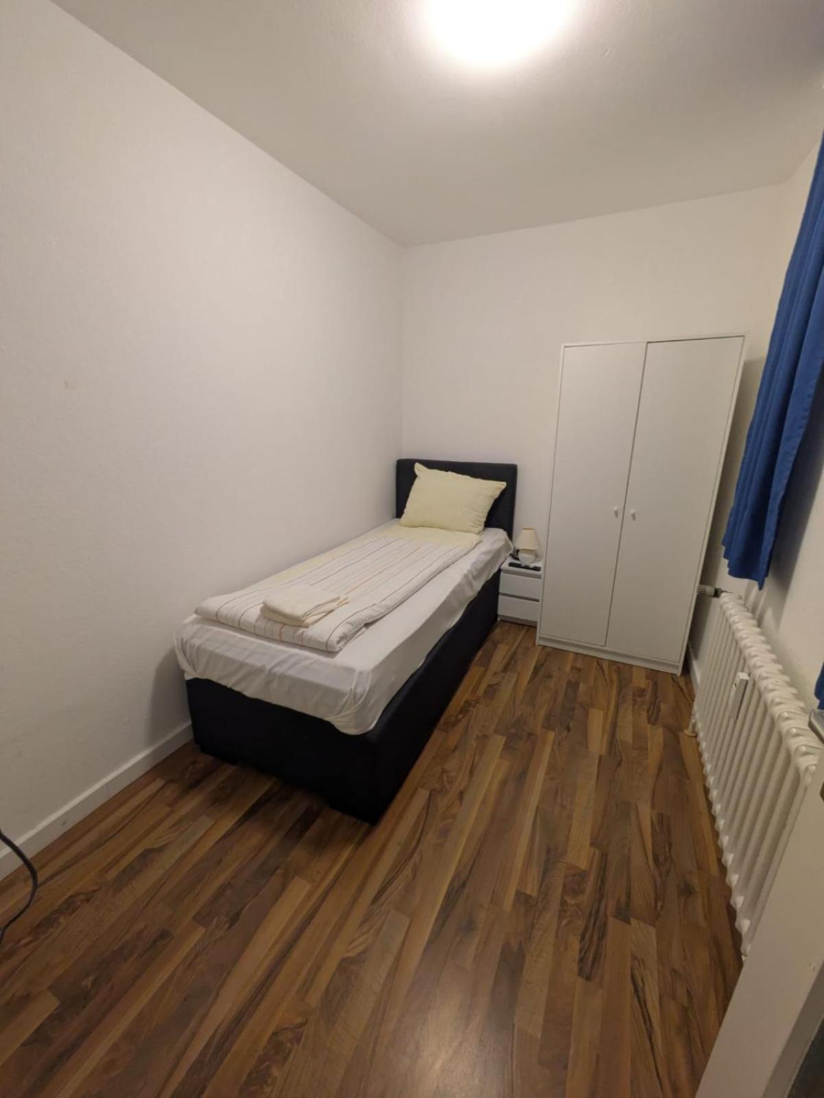 1,5-Zimmer Apartment Mit Balkon Am Hauptbahnhof Neumuenster Luaran gambar