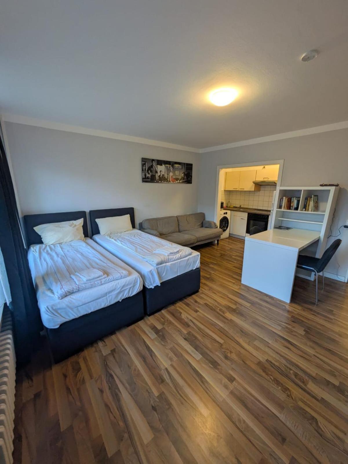 1,5-Zimmer Apartment Mit Balkon Am Hauptbahnhof Neumuenster Luaran gambar