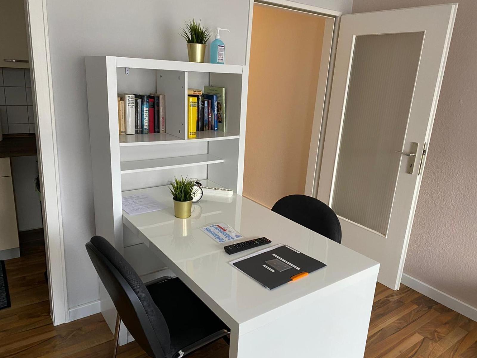 1,5-Zimmer Apartment Mit Balkon Am Hauptbahnhof Neumuenster Luaran gambar