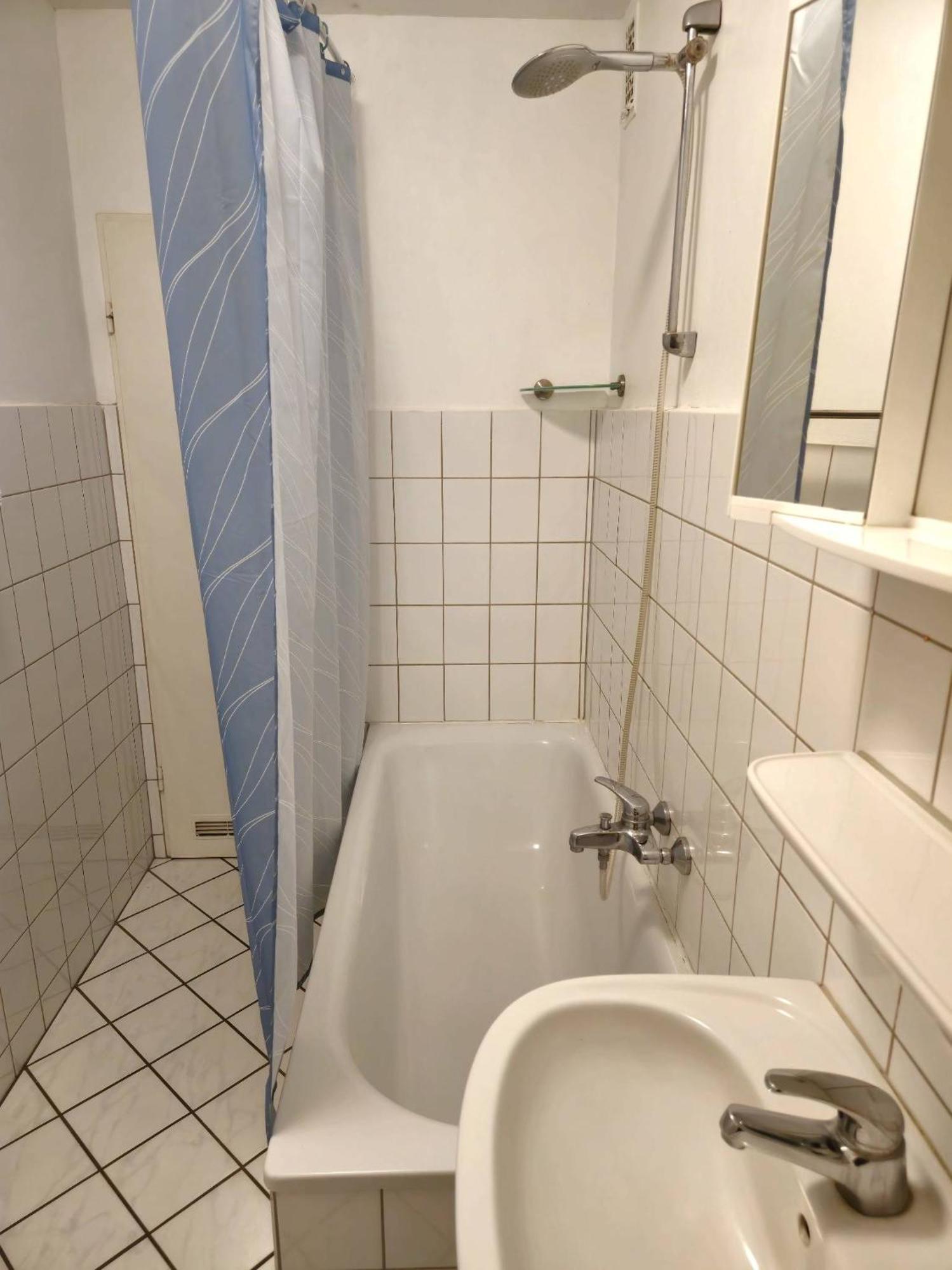 1,5-Zimmer Apartment Mit Balkon Am Hauptbahnhof Neumuenster Luaran gambar